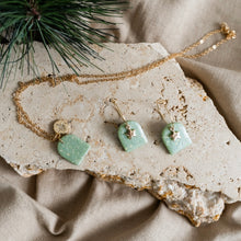 Load image into Gallery viewer, Festive 18k gold plated necklace with star charm in two colours