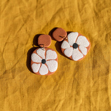 Load image into Gallery viewer, Textured Abstract Anemone Square Dangles