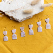 Load image into Gallery viewer, Classy and timeless earrings