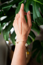 Load image into Gallery viewer, 18k gold pleated chain link bracelet / Clay keepsake bracelet / Gold filled paperclip chain bracelet with clay letters & gold filled charms